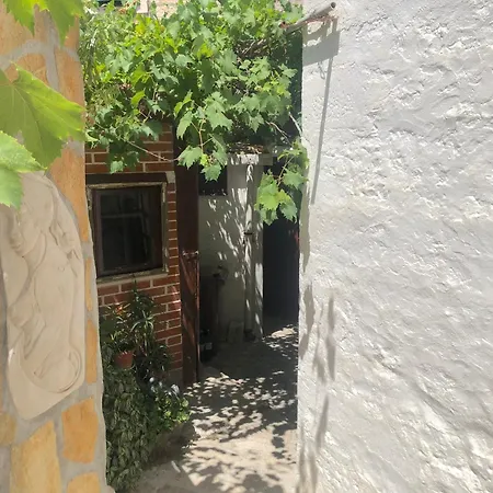 Brac, Supetar, Art House, Dreamy Dalmatian Vacation Home, 80m From Sea Holiday home *