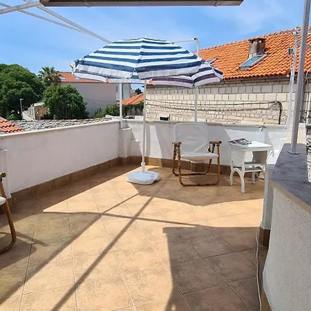 Brac, Supetar, Art House, Dreamy Dalmatian Vacation Home, 80m From Sea