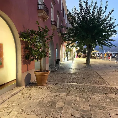 Art House, Brac, * Supetar